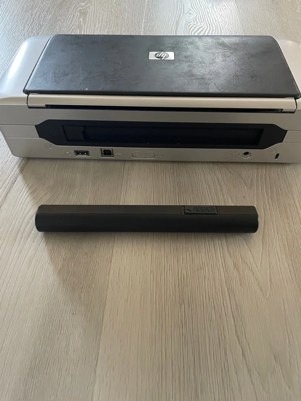 HP Deskjet 460 Portable Printer in Black and Silver with Accessories